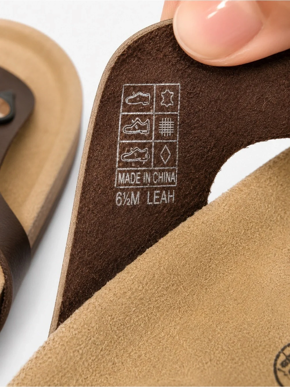 Cushionaire Leah Brown Cork Footbed Toe Loop Sandals Women’s Size 6.5M Comfort